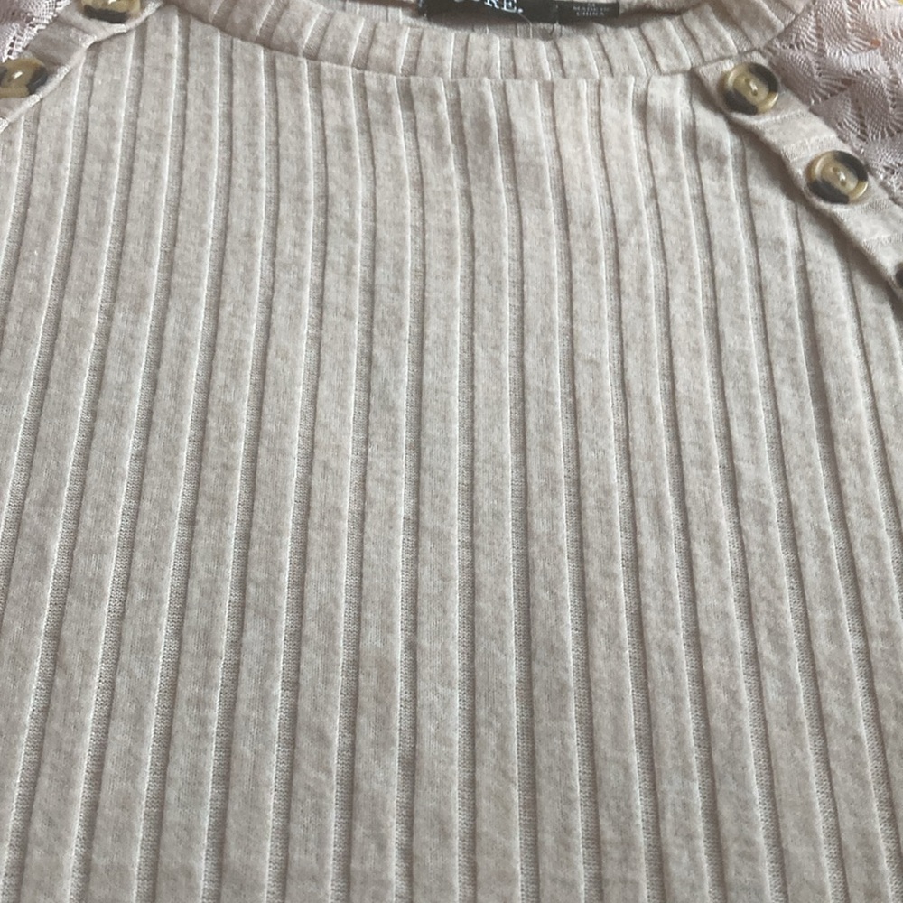 ❤️Long sleeve shirt with lacy shoulders-medium - Picture 5 of 7